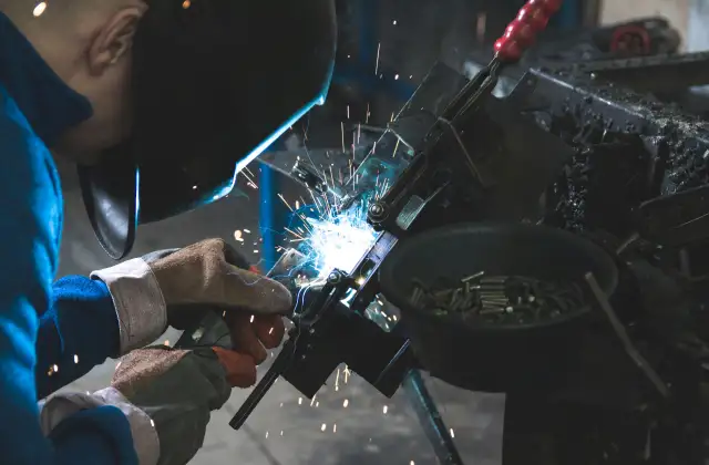 Save More with Artarmon’s Smartest Auto Body Shop Choice – Trust Prestige Autobody